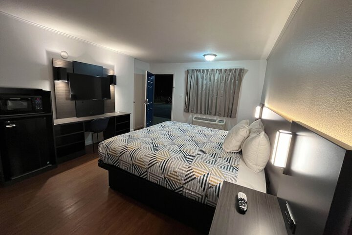 Room 18 of 33