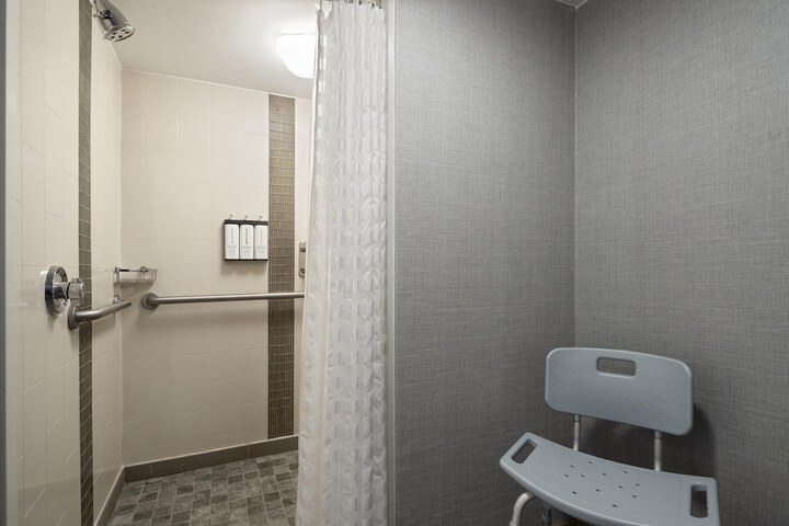 Hyatt Select Richmond / Chester