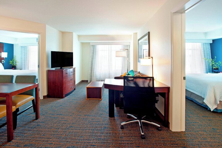 Room 13 of 33