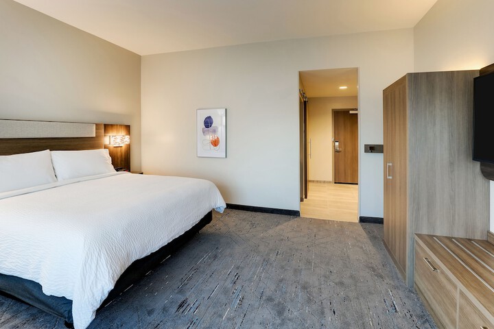 Room 28 of 48