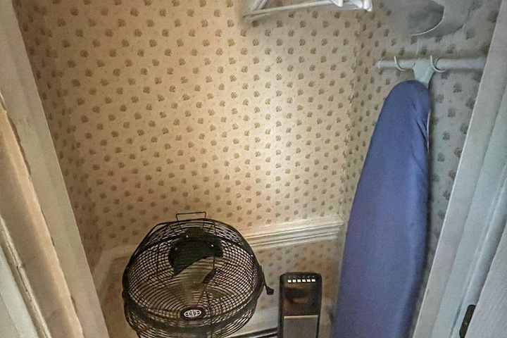 Room 64 of 117