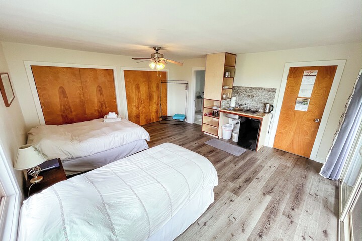 Room 42 of 143