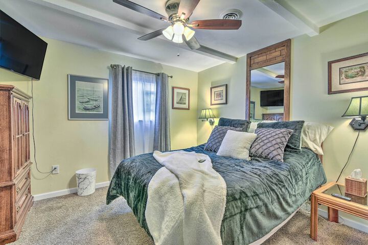 Pet-friendly Taylor Home w / Backyard Oasis!