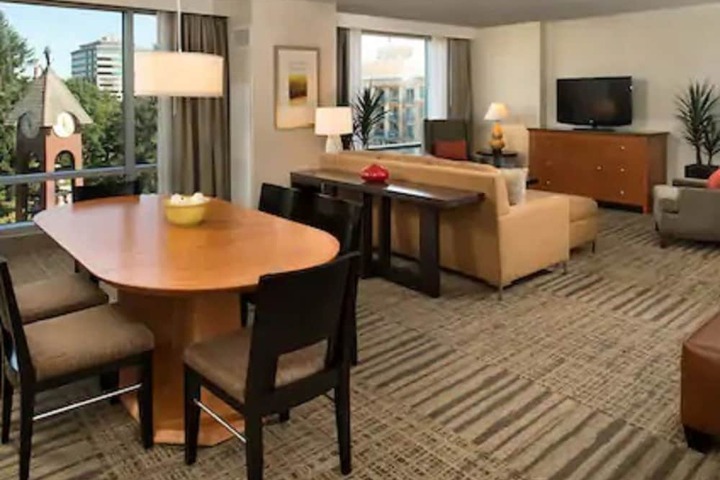 Room 32 of 83