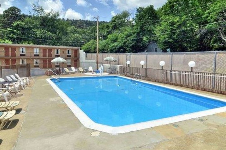 Pool 9 of 35