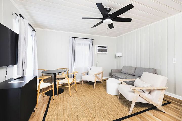 Room 16 of 28