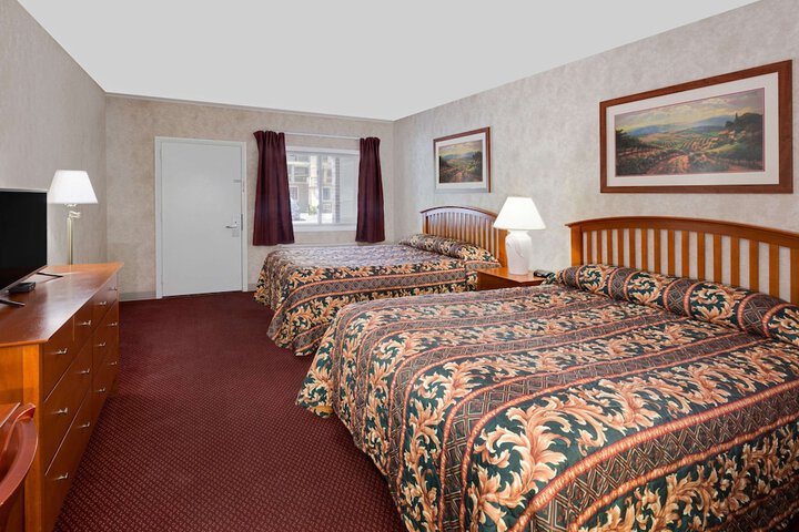 Room 10 of 18