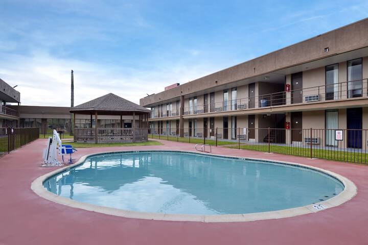 Hotel 8 of 65