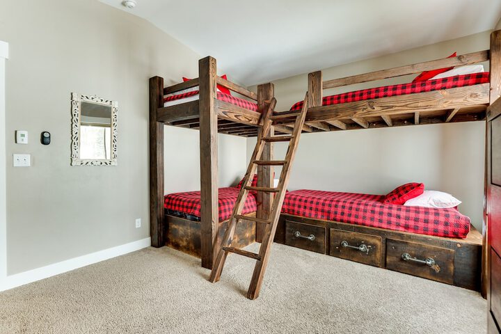 Convenient Fraser Townhome w / Hot Tub Near Hikes!