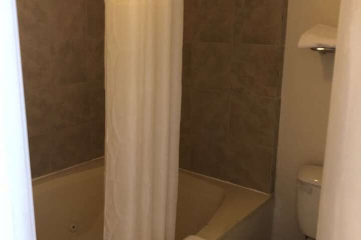 Room 9 of 34