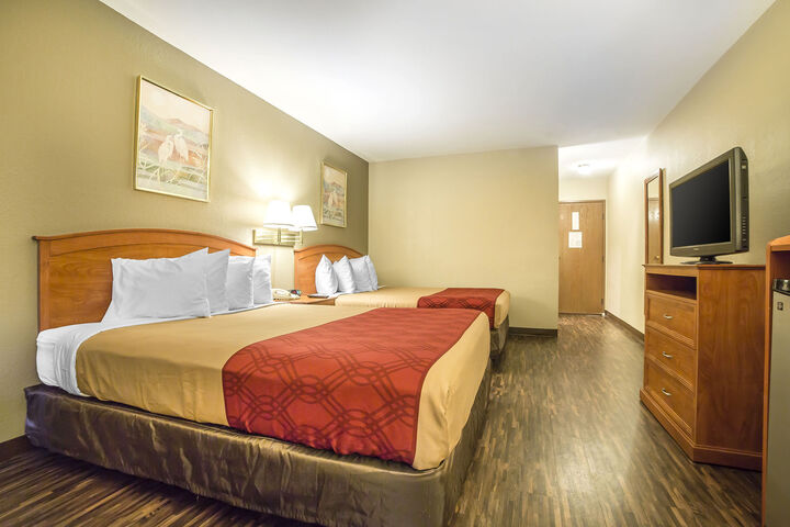 Econo Lodge Inn & Suites
