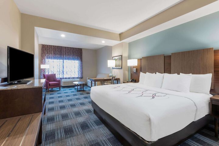 La Quinta Inn & Suites by Wyndham Aberdeen-APG