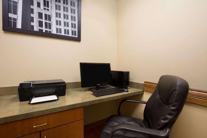 Business Center 65 of 67