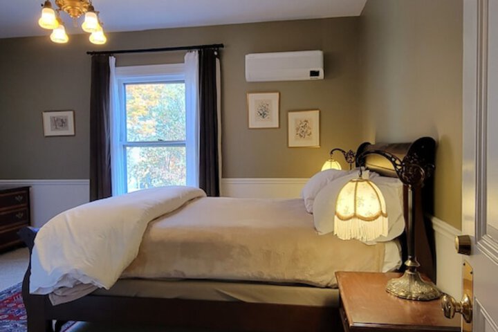 Room 10 of 12