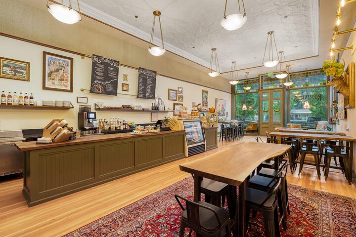 Breakfast/Coffee Service 119 of 128