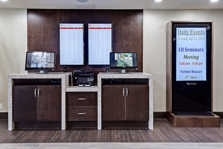 Business Center 69 of 71