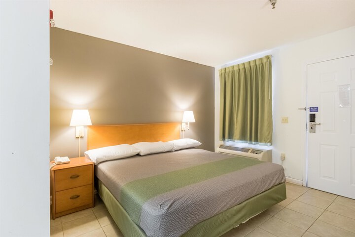 Room 15 of 30