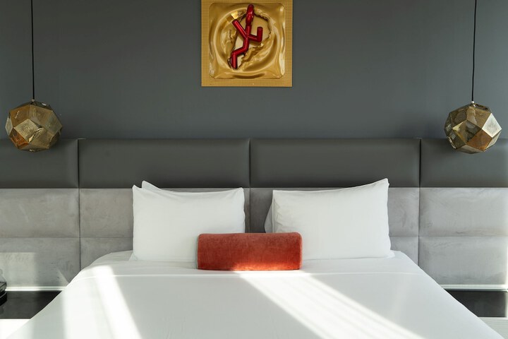 Room 33 of 91