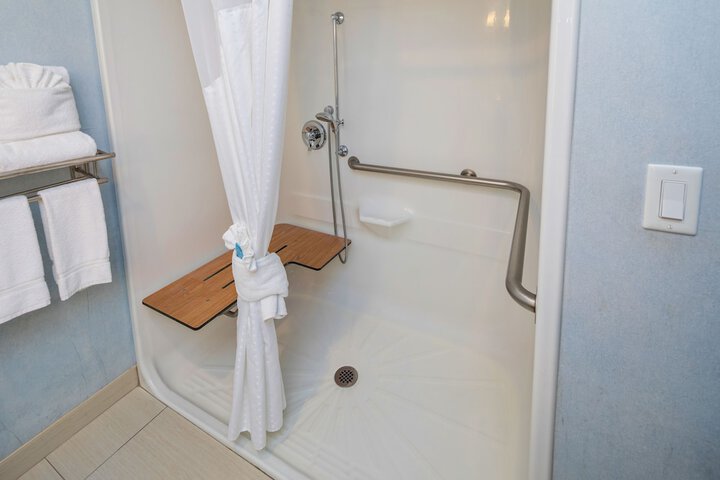 Holiday Inn Express and Suites Modesto by IHG