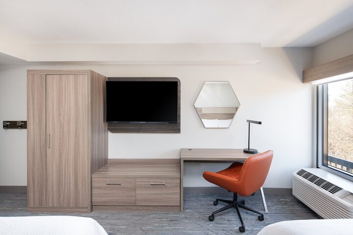 Holiday Inn Express Atlanta West - Theme Park Area by IHG