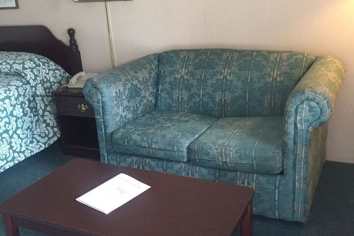 Room 8 of 12