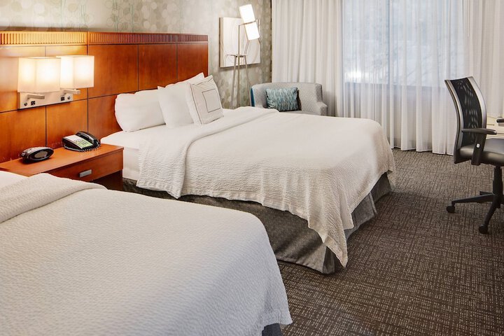 Courtyard by Marriott Pittsburgh West Homestead / Waterfront