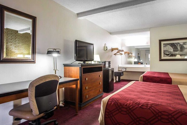 Room 12 of 33