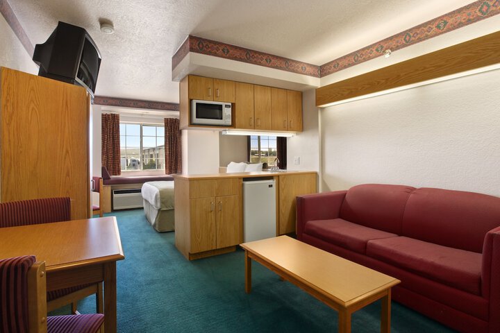 Room 6 of 25