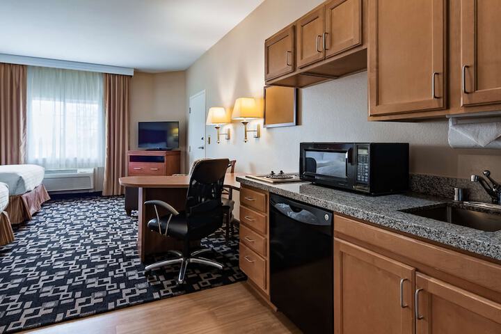 Best Western Plus Wausau / Rothschild Hotel