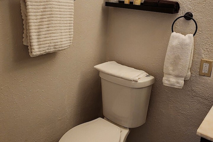 Room 50 of 104