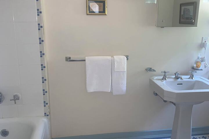 Room 44 of 118