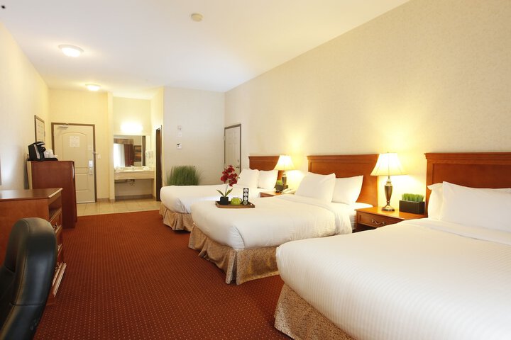 Pomeroy Inn & Suites Hotel Dawson Creek