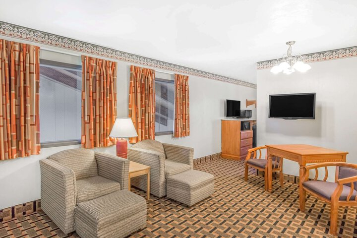 Room 8 of 15
