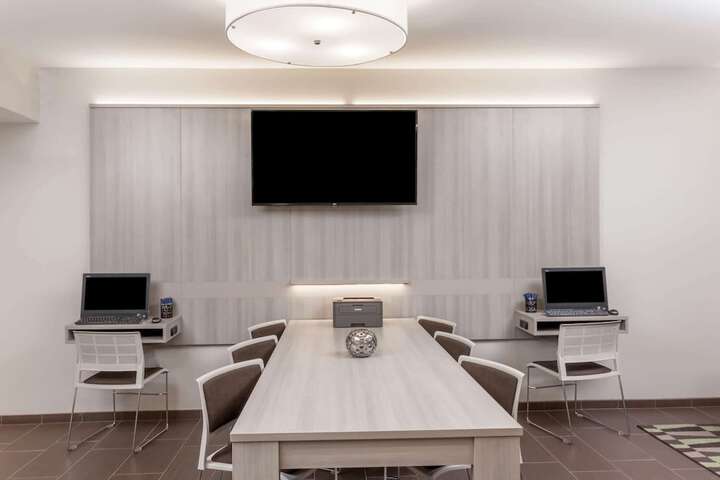 Business Center 21 of 21