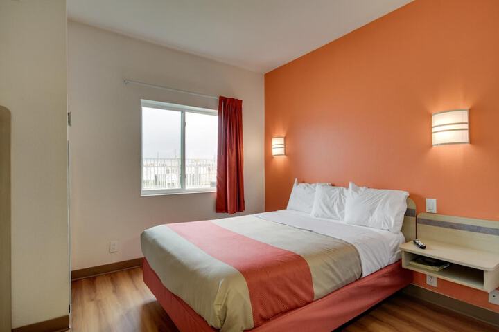 Room 28 of 41