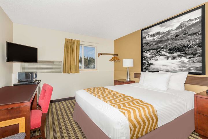 Room 10 of 27