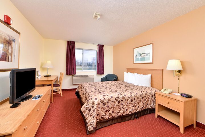 Room 9 of 34