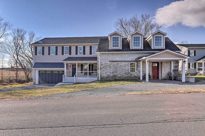Morrisonville Manor w / Fire Pit & Hot Tub!