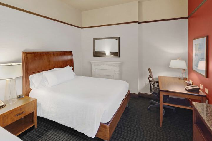 Hilton Garden Inn Milwaukee Downtown