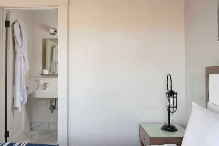 Room 15 of 32
