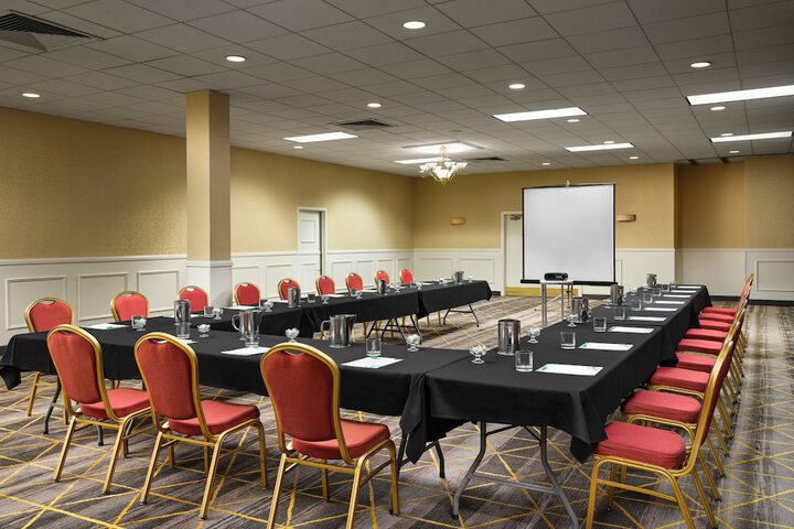 Holiday Inn Hotel & Suites Boston - Peabody by IHG