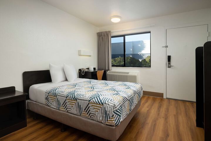 Room 14 of 37