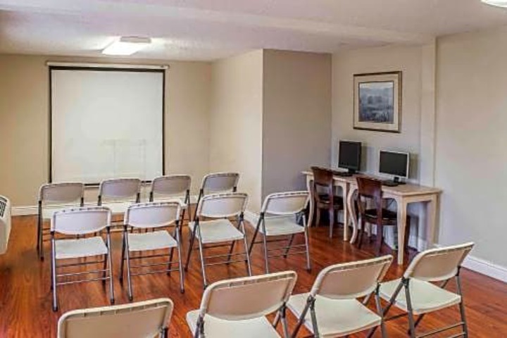 Rodeway Inn & Suites