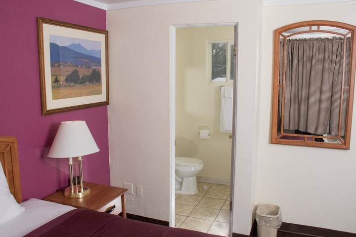 Room 27 of 33