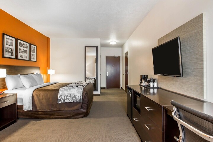 Room 17 of 61