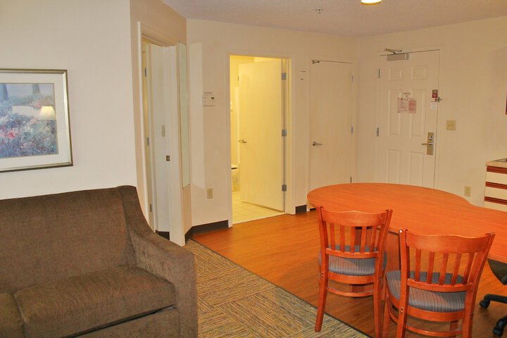 Room 25 of 42