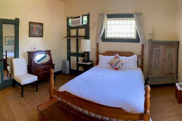 Room 10 of 35