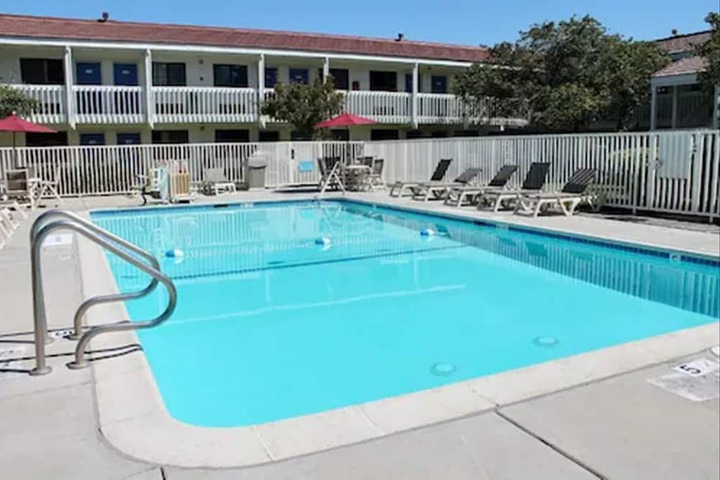 Pool 11 of 34