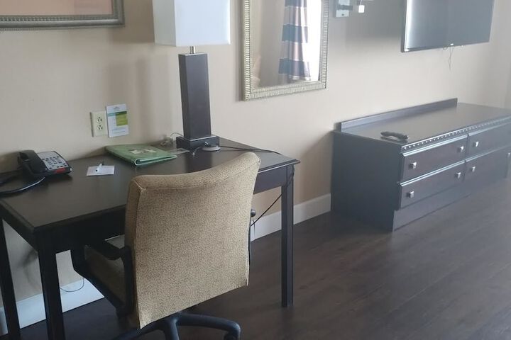 Room 14 of 28