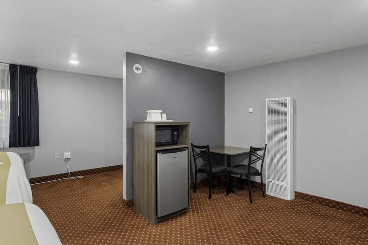 Room 11 of 43